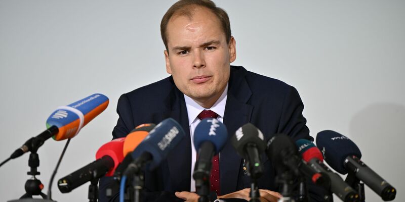 AfD-Parlamentsgeschäftsführer Braga schließt Kompromiss bei Landtagspräsidenten-Wahl nicht aus - Foto: Martin Schutt/dpa