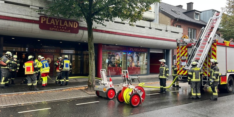 FW-WRN: Brand in einer Zwischendecke alarmiert die Feuerwehr - Foto: presseportal.de
