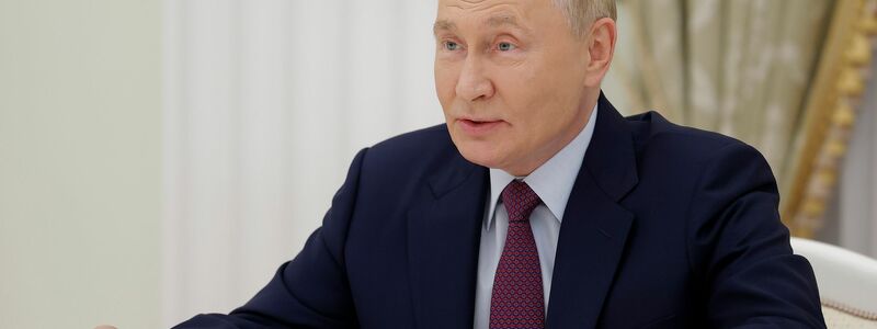 Der russische Präsident Wladimir Putin hat im Krieg gegen die Ukraine immer wieder auf das Abschreckungspotenzial seiner Atomwaffen hingewiesen und passt nun die entsprechende Dokumente an. - Foto: Maxim Shemetov/Pool Reuters/AP