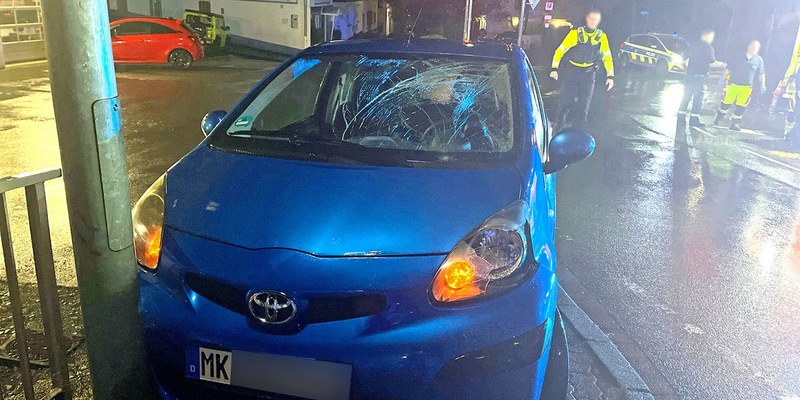 POL-MK: Autofahrer fährt zwei Fußgänger an und verletzt sie schwer - Foto: presseportal.de