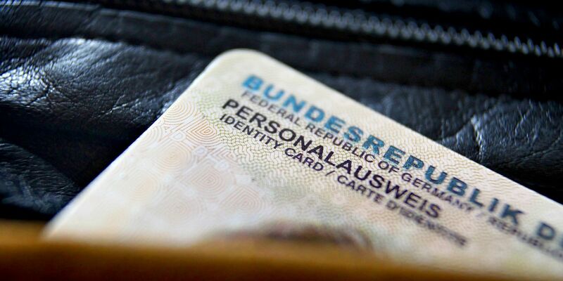 Das Beantragen von Ausweisen wird vergleichsweise gut bewertet (Archivbild). - Foto: Karl-Josef Hildenbrand/dpa/dpa-tmn