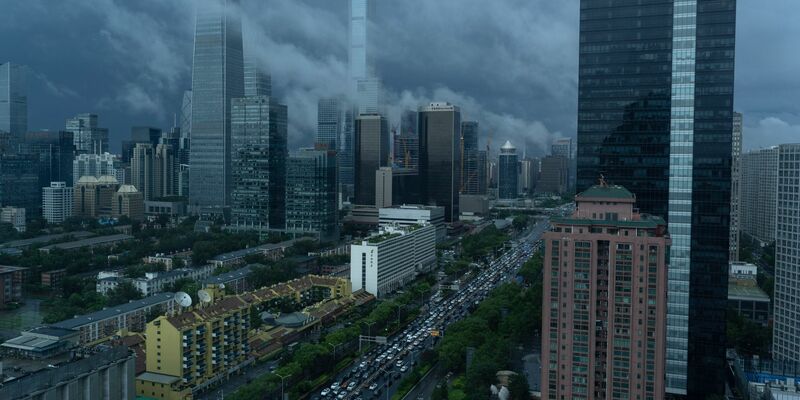 Chinas Politbüro will am Wachstumsziel für dieses Jahr festhalten. (Archivbild)   - Foto: Ng Han Guan/AP/dpa