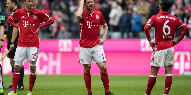 Bayer-Trainer Xabi Alonso trifft mit seinem Team auf den AC Mailand. - Foto: Sven Hoppe/dpa