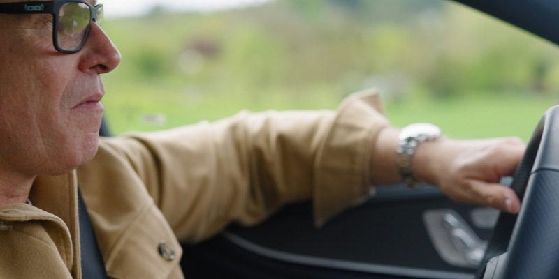 Tipps vom Formel-1-Profi: Richtig reagieren in kritischen Situationen auf herbstlichen Straßen / Bernd Mayländer zu Aquaplaning, Seitenwind, Wild - Foto: presseportal.de