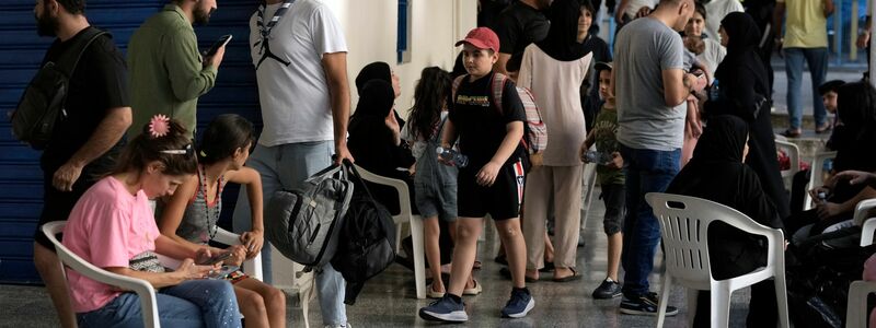 Allein in den vergangenen 24 Stunden sollen laut der libanesischen Regierung 60 Menschen bei israelischen Luftangriffen gestorben sein.  - Foto: Bilal Hussein/AP/dpa