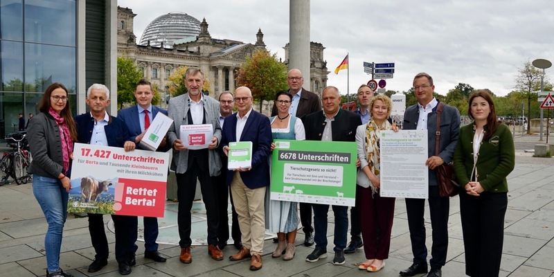 Tierschutzgesetz - so nicht! / Bauernverband übergibt 24.000 Unterschriften - Foto: presseportal.de