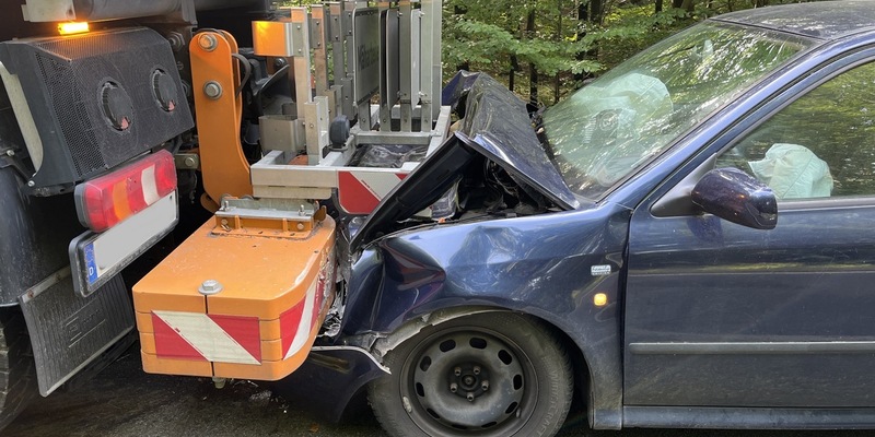 POL-HRO: Auffahrunfall mit Sonderfahrzeug der Straßenmeisterei - Foto: presseportal.de