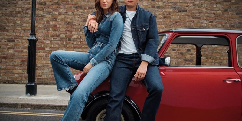 PEPE JEANS präsentiert VERY PEPE mit Kriti Sanon und Oliver Cheshire: eine mutige Kampagne, die Londoner Coolness und vielseitigen Stil zelebriert - Foto: presseportal.de