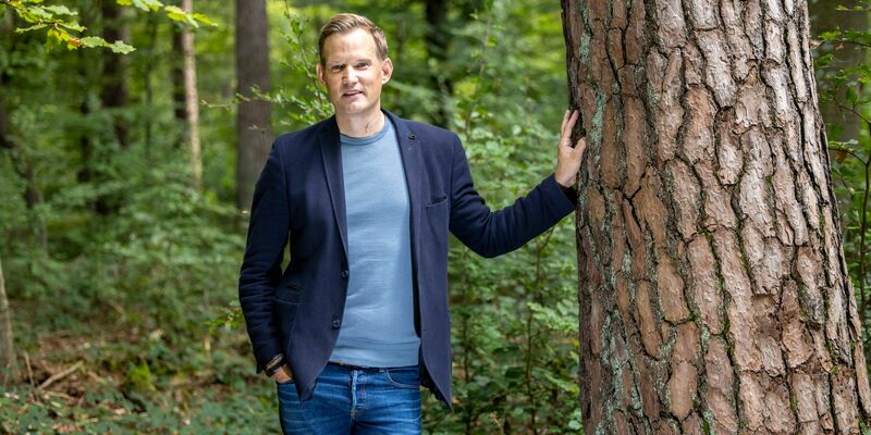 Der Virologe hat ein neues Buch geschrieben - weil er glaubt, dass die Corona-Pandemie aufgearbeitet werden muss. - Foto: Thomas Banneyer/dpa