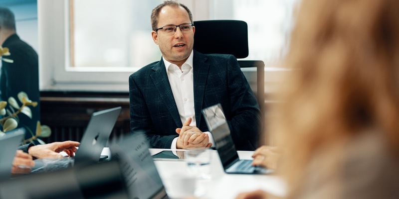 Arbeitsschutz in der Ausbildung: Stefan Ganzke verrät, wie Unternehmen ein sicheres Arbeitsumfeld für ihre Azubis schaffen - Foto: presseportal.de