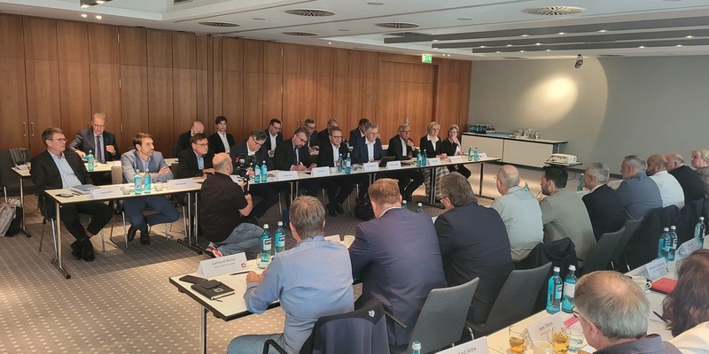 Beginn der Bundestarifverhandlungen Papier 2024 / Arbeitgeber fordern Schulterschluss der Sozialpartner - Foto: presseportal.de