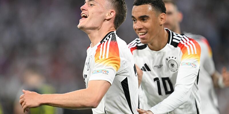 Bald in einer Vereins-Mannschaft? Florian Wirtz (l) und Jamal Musiala. - Foto: Sven Hoppe/dpa
