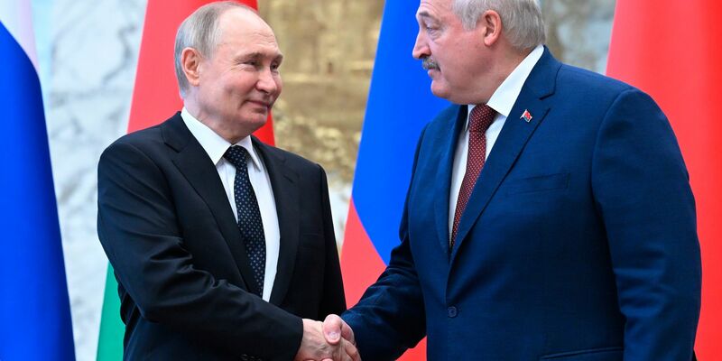 Lukaschenko ist Putins engster Verbündeter (Archivbild) - Foto: Dmitriy Azarov/Pool Sputnik Kremlin/AP/dpa