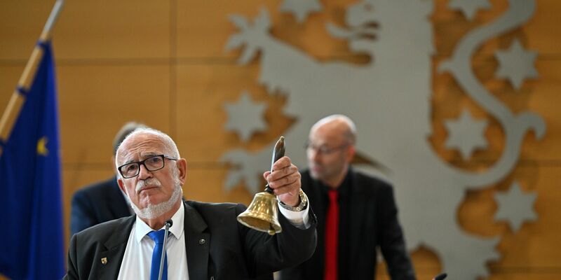 Er steht im Mittelpunkt des Polittheaters im Thüringer Landtag: AfD-Alterspräsident Jürgen Treutler. - Foto: Martin Schutt/dpa