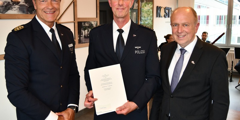 POL-PB: Leitender Polizeidirektor Ulrich Ettler verabschiedet sich in den Ruhestand - Foto: presseportal.de