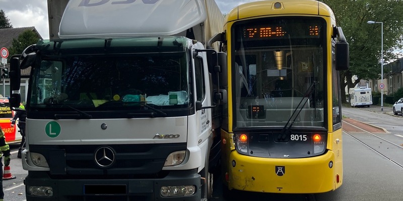 FW-MH: Verkehrsunfall Zeppelinstraße - Foto: presseportal.de