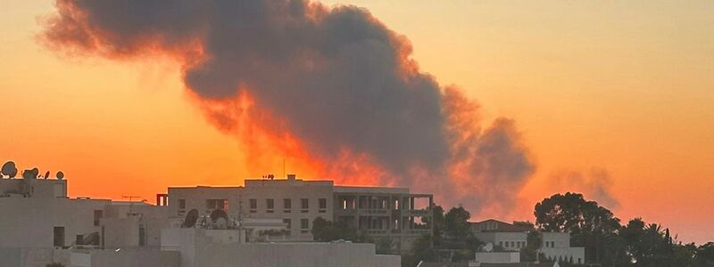 Die Schockwellen der Explosionen erschütterten die Stadt. - Foto: ---/AP/dpa