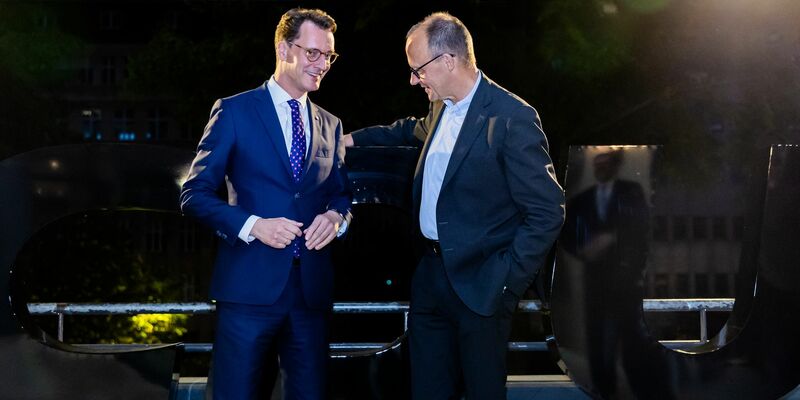NRW-Ministerpräsident Hendrik Wüst hat kürzlich dem CDU-Bundesvorsitzenden Friedrich Merz Unterstützung bei der Kanzlerkandidatur zugesichert. (Archivbild) - Foto: Christoph Soeder/dpa