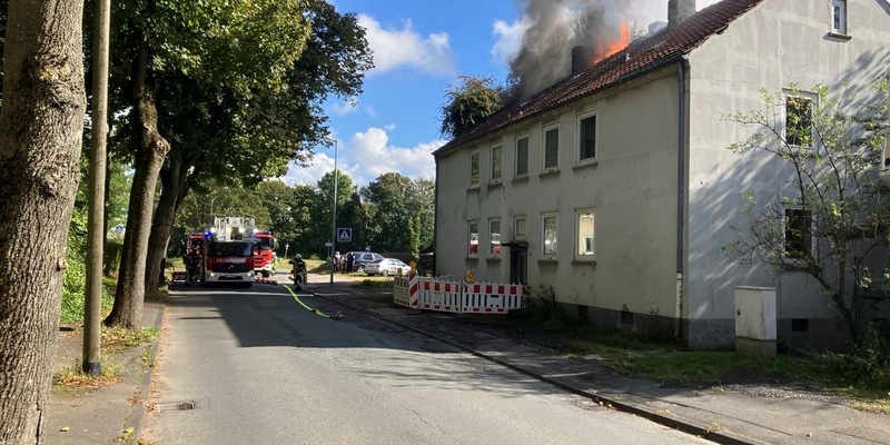 FW-BO: Dachstuhlbrand in Kornharpen - Foto: presseportal.de