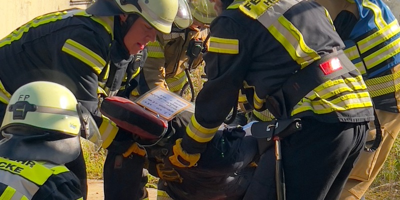 FW-EN: Jahresübung der Feuerwehr Herdecke - 14 Verletzte durch Gebäudeeinsturz nach Explosion - Foto: presseportal.de