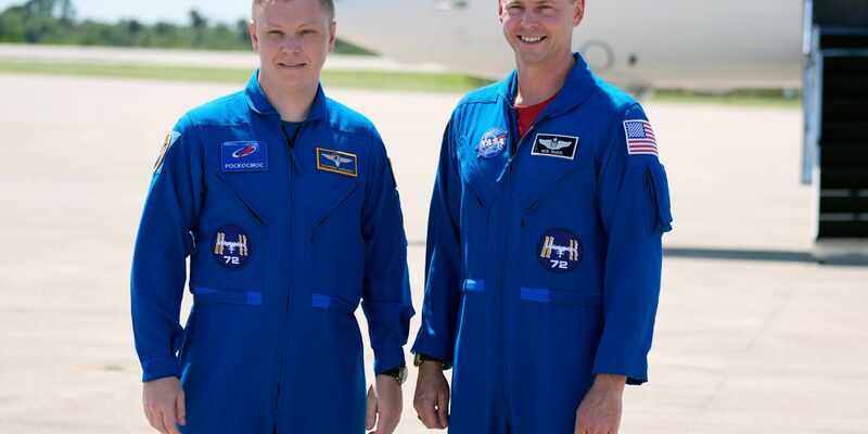 Sollen bis Anfang 2025 auf der ISS bleiben: Aleksandr Gorbunov (l) und Nick Hague. - Foto: John Raoux/AP