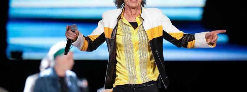 Rolling-Stones-Sänger Mick Jagger rockt mit 80 bei der jüngsten Tour in Vancouver ab. Inzwischen ist er 81. (Archivbild) - Foto: DARRYL DYCK/The Canadian Press/AP/dpa