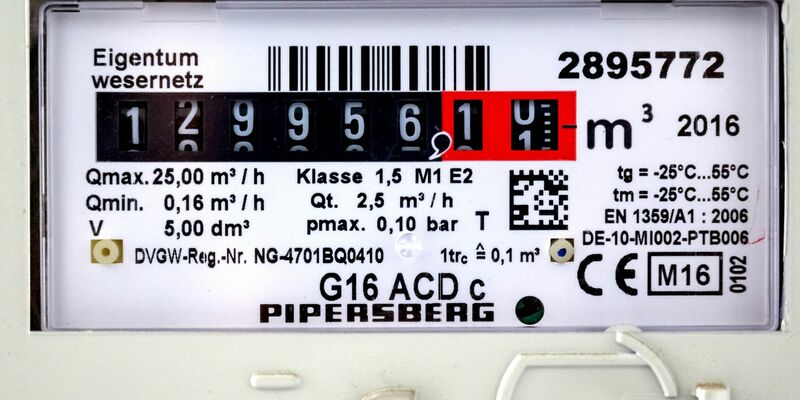 Gas hat sich für Privathaushalte verteuert, Strom ist dagegen billiger geworden. - Foto: Sina Schuldt/dpa