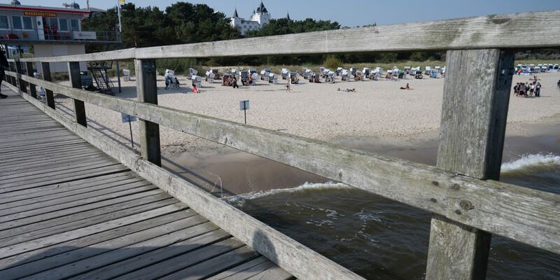 Wegen des Sturzes ihres Kindes von der dortigen Seebrücke wollte eine Brandenburgerin Geld von der Gemeinde Zinnowitz. (Archivbild) - Foto: Stefan Sauer/dpa