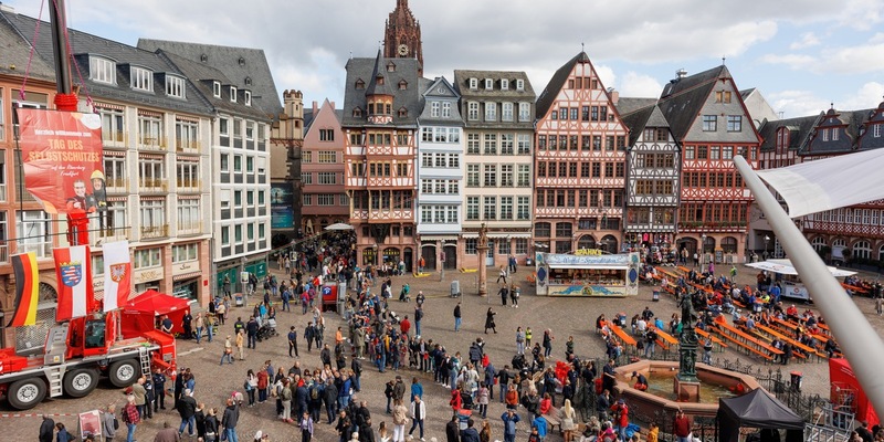 FW-F: 150 Jahre Feuerwehr Frankfurt: Erfolgreicher Aktionstag und bewegender Festakt - Foto: presseportal.de
