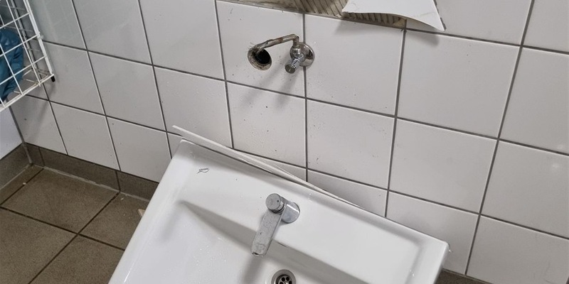 POL-COE: Billerbeck, An der Kolvenburg/ Waschbecken und Fliesen beschädigt - Foto: presseportal.de