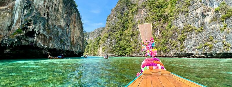 Auch die herrlichen Nachbarbuchten der Maya Bay werden regelmäßig geschlossen. (Archivbild) - Foto: Carola Frentzen/dpa