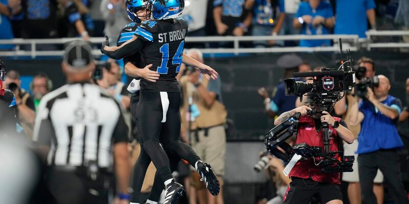 Amon-Ra St. Brown hatte einen starken Abend und punktete nach seinem Touchdown-Pass auch noch selbst. - Foto: Paul Sancya/AP/dpa