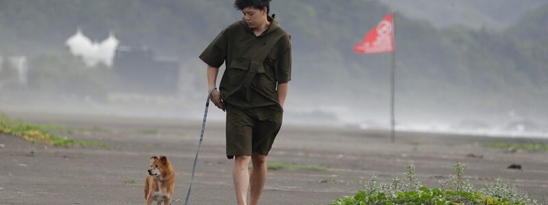 In Taiwan wird der Taifun an der Küste im Südwesten erwartet. - Foto: Chiang Ying-ying/AP/dpa