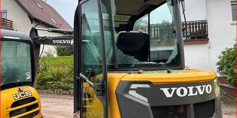 POL-PDLD: Arbeitsmaschinen beschädigt - Foto: presseportal.de