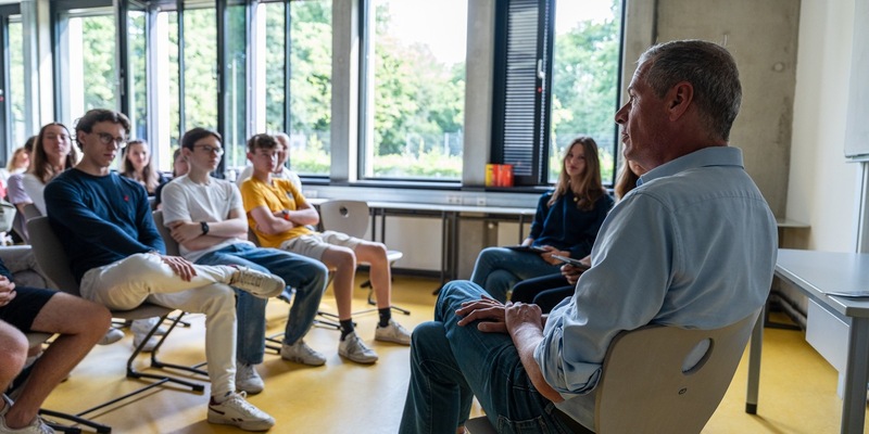 Nachrichten- und Informationskompetenz als Schlüsselqualifikation für Jugendliche - Bildungspolitik gefordert - Foto: presseportal.de