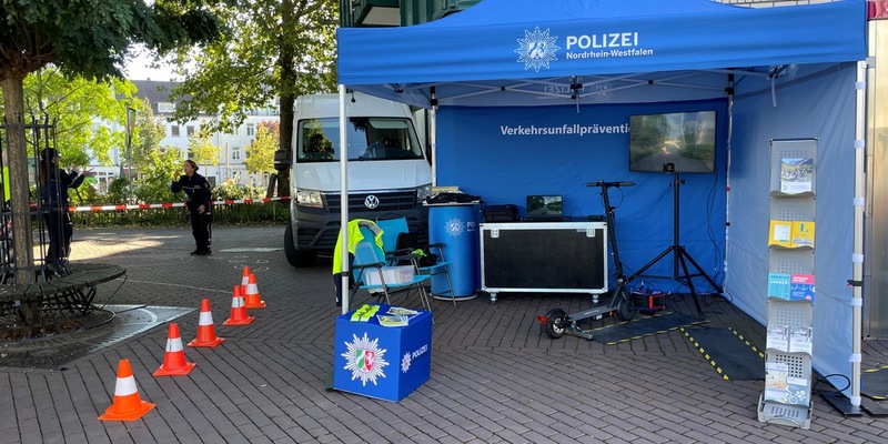 POL-KLE: Kreis Kleve - Wochenbilanz der Verkehrskontrollen / Polizei ist mit E-Scooter-Simulator und Rauschbrille auf dem Klever Stadtfest - Foto: presseportal.de