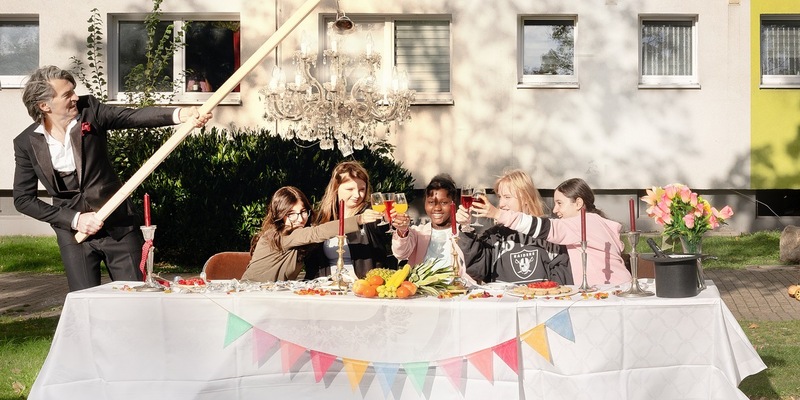 Eine neue deutsche Hymne? Weil uns alle mehr verbindet als uns trennt / Musikvideo von Mark Scheibe und Jugendlichen zum Tag der Deutschen Einheit - Foto: presseportal.de