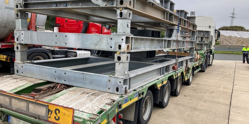 POL-LDK: Zu breit und zu lang ohne Genehmigung / Verkehrsdienst zieht Schwertransport aus dem Verkehr - Foto: presseportal.de