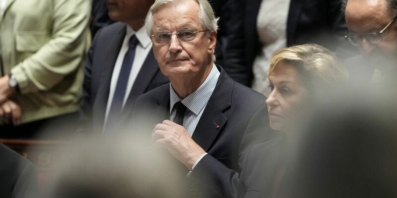 Frankreichs neuer Premier Barnier will an Grenzkontrollen zur Abwehr von Migranten festhalten. - Foto: Thibault Camus/AP/dpa
