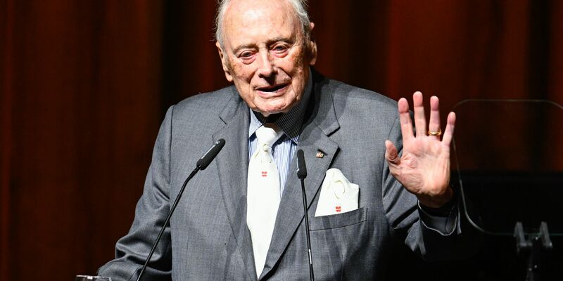 Nach 75. Arbeitsjahren will der Schrauben-Unternehmer Reinhold Würth künftig kürzertreten.  - Foto: Uwe Anspach/dpa