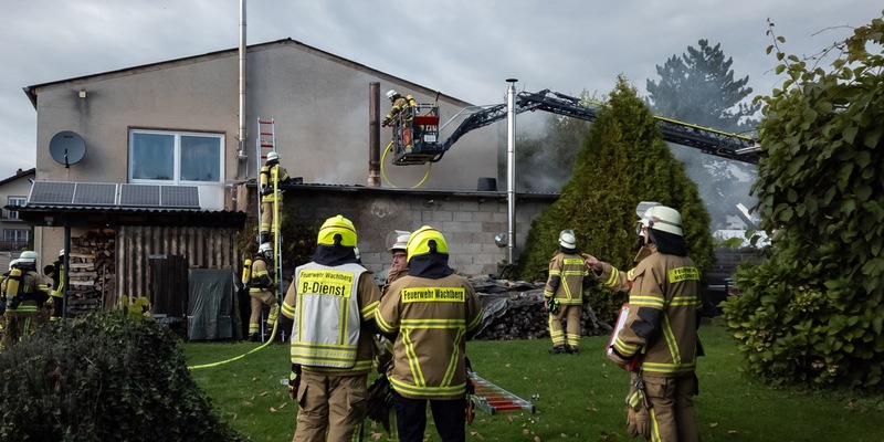 FW Wachtberg: Brennender Töpferofen in Wachtberg-Adendorf - Foto: presseportal.de