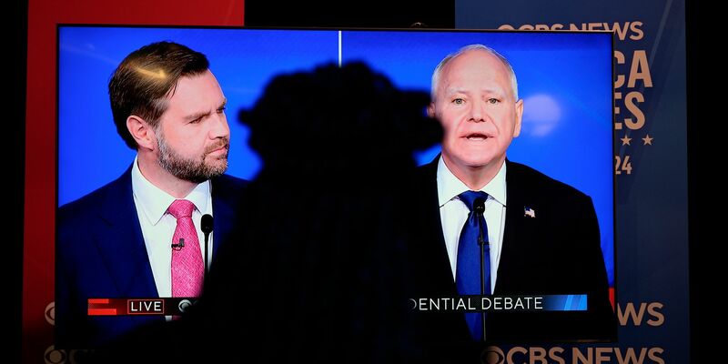 Die 90-minütige Debatte, ausgetragen von CBS in New York, fand ohne Publikum statt. - Foto: Julia Demaree Nikhinson/AP/dpa