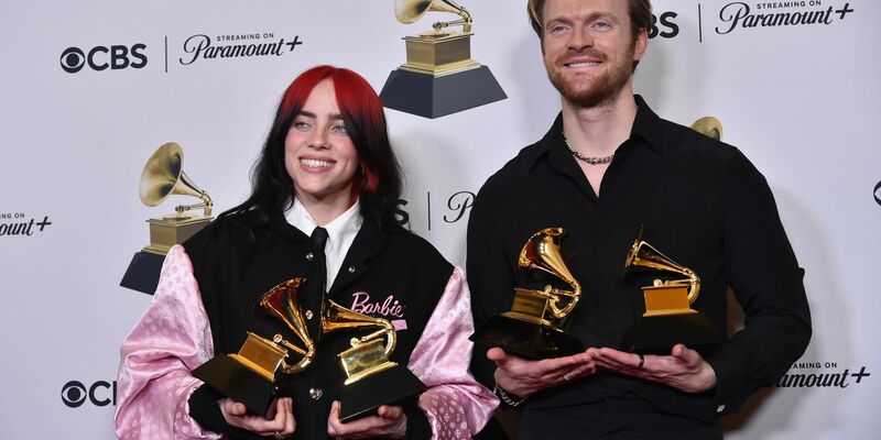 Billie Eilish und ihr Bruder Finneas haben gemeinsam schon viele Preise gewonnen. Im Blickpunkt steht aber eher die Sängerin. (Archivfoto) - Foto: Richard Shotwell/AP/dpa