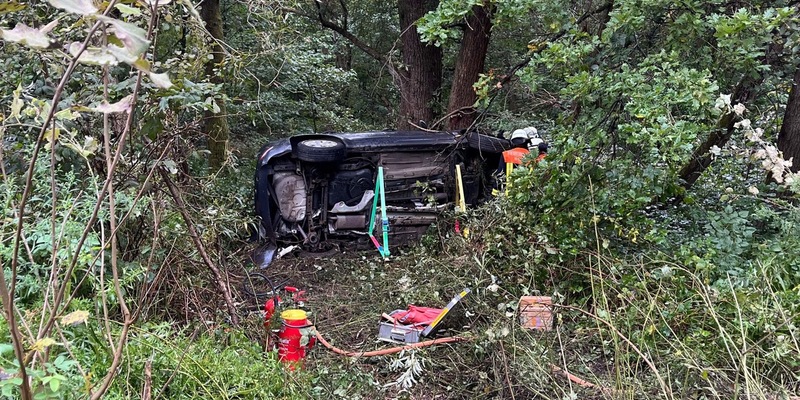 POL-RBK: Rösrath - Zwei Verletzte bei Überschlag von Pkw - Foto: presseportal.de