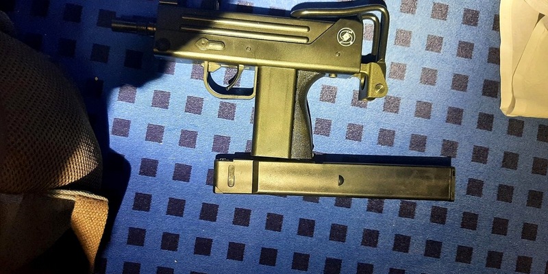 BPOLI DD: Kontrolle im Zug: Bundespolizei stellt Waffe sicher - Foto: presseportal.de