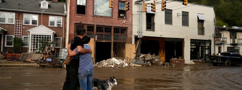 Aufräumen nach dem Sturm: «Helene» hat vielerorts im Südosten der USA immense Schäden hinterlassen.  - Foto: Jeff Roberson/AP/dpa