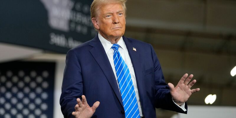 Trump habe seine Zusage zu einem TV-Interview vor der Präsidentenwahl zurückgezogen, teilte der Sender CBS mit. - Foto: Charlie Neibergall/AP/dpa