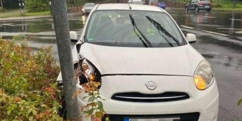 POL-STD: Buxtehude: Unfall nach Überholmanöver - Polizei sucht Zeugen - Foto: presseportal.de