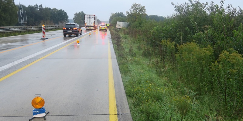 POL-DEL: Autobahnpolizei Ahlhorn: Sattelzug kommt in Harpstedt von der Autobahn 1 ab +++ Vollsperrung erforderlich - Foto: presseportal.de