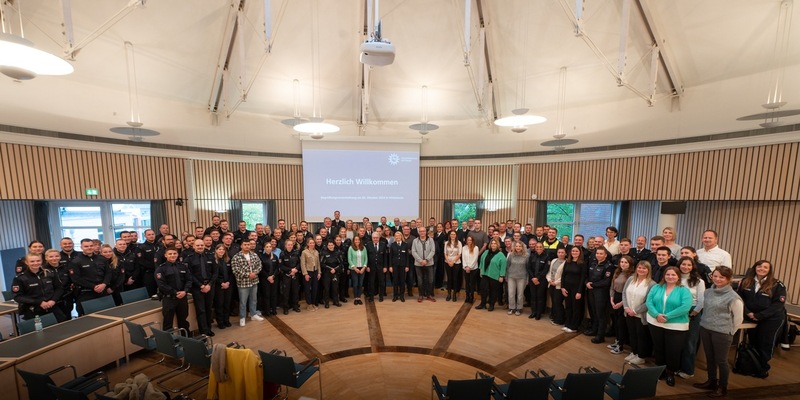 POL-GOE: Polizeidirektion Göttingen begrüßt neue Mitarbeiterinnen und Mitarbeiter - Foto: presseportal.de